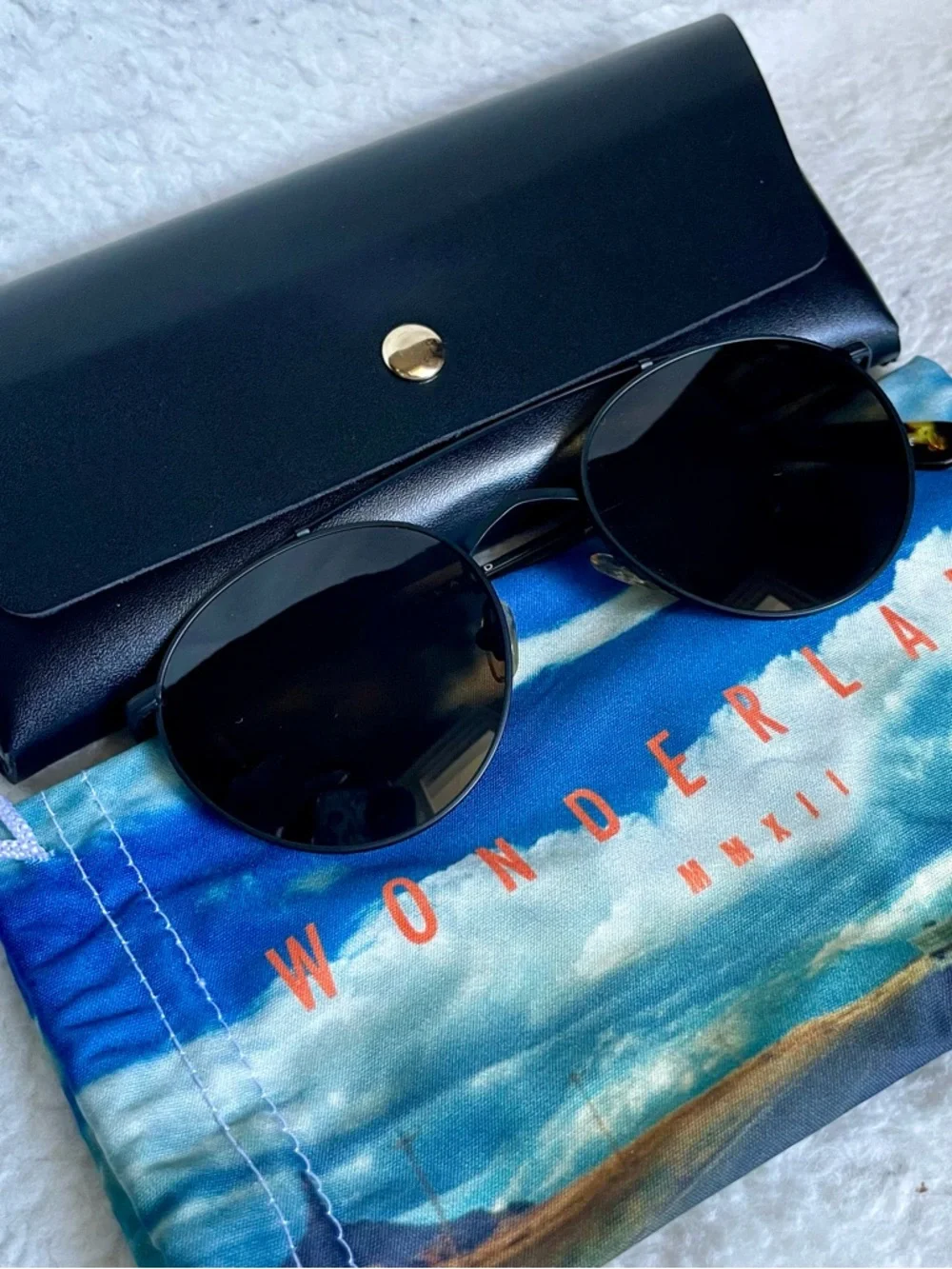 WONDERLAND INDIO Round Metal Frame Sunglasses in Black with Brown Lenses